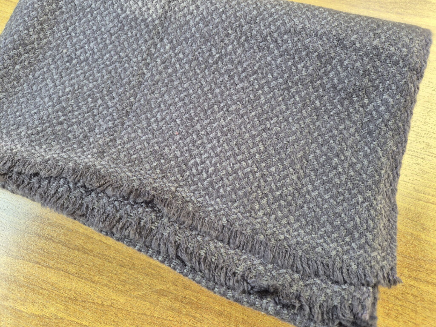 Kaschmir-Schal in feiner Strukturwebung | Graphitgrau | handgewebt von LWH | 68×190 cm